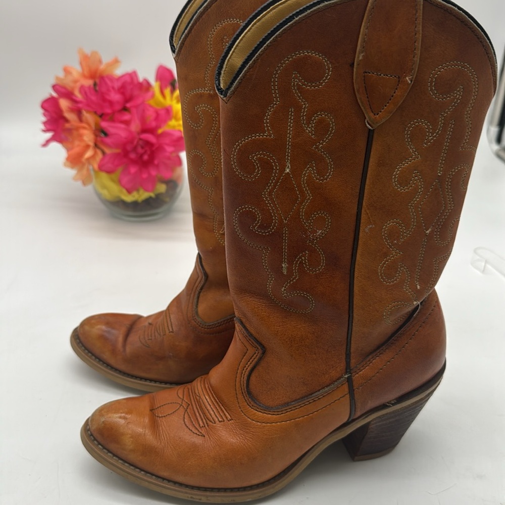Laredo Tan and Brown Western Boots Size 8 COW8559